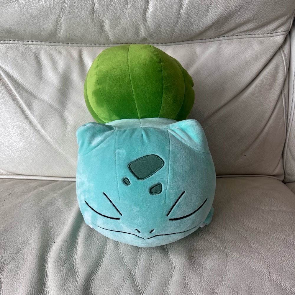 Jazwares Pokemon Sleeping Bulbasaur Plush